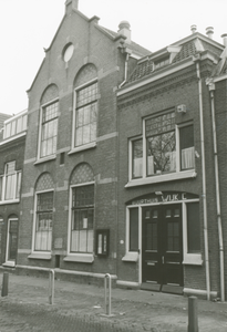 861846 Gezicht op de voorgevel van het pand Waterstraat 27 (voormalige NH Gemeenteschool nr. 2) in Wijk C te Utrecht, ...